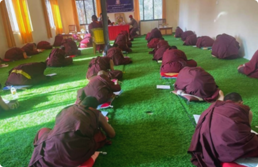 記錄小喇嘛們於宗南寺上課情形