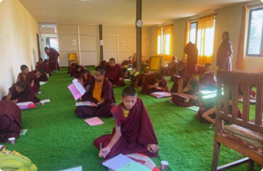 記錄小喇嘛們於宗南寺上課情形