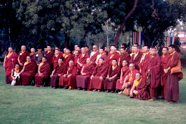 仁波切與噶舉上師在藏傳佛教總會議期間的合影