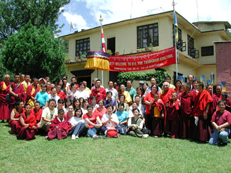 仁波切與弟子在尼泊爾