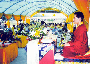 仁波切在1999年台灣921大地震後主持渡亡法會