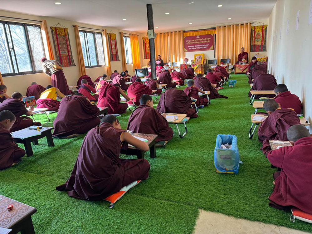 尼泊爾宗南寺小喇嘛上課中